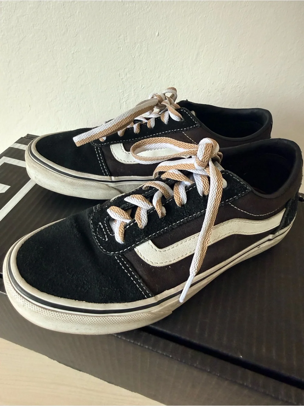 Vans Black and White Old Skool Low Top Sneakers W Size 6